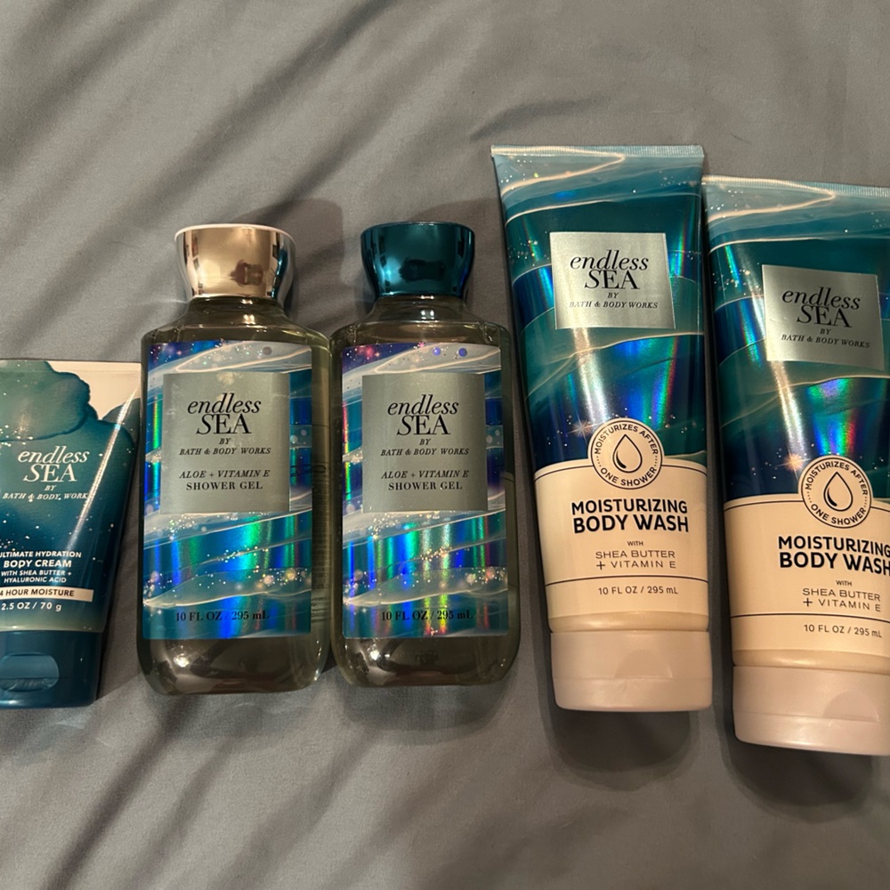 Bath & Body Works Endless Sea Collection - Aqua and Silver ONLY ONE BODY WASH-